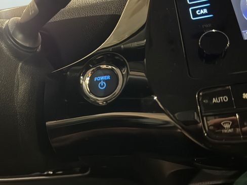 Used 2019 Toyota Prius LE w/ Preferred Accessory Package FWD image 24