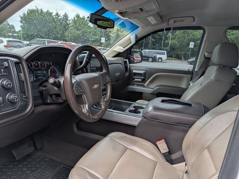 Used 2017 Chevrolet Silverado 1500 LTZ Z71 w/ LTZ Plus Package AWD/4WD image 11