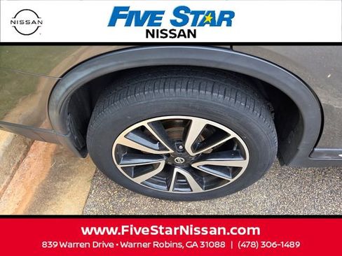 Used 2019 Nissan Rogue SL w/ Premium Package AWD/4WD image 13