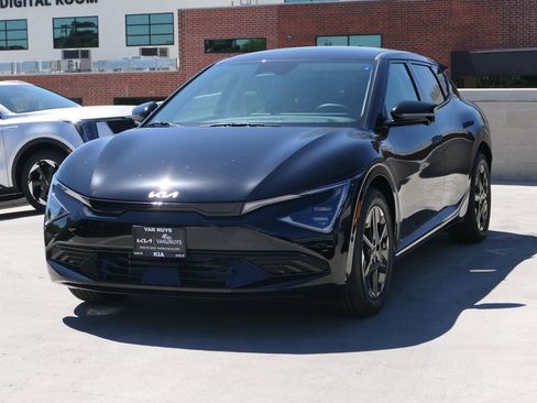 New 2025 Kia EV6 Wind image 7