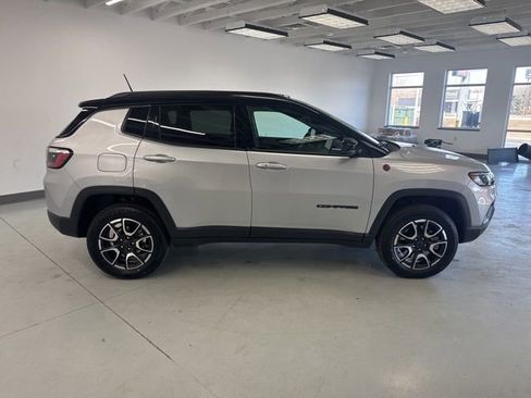 Used 2025 Jeep Compass Trailhawk image 13