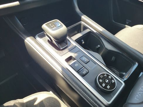 Used 2022 Nissan Pathfinder SV AWD/4WD image 30