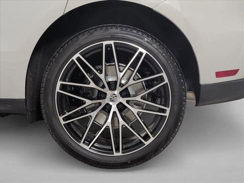 New 2026 Porsche Macan image 10