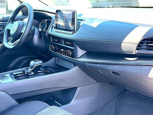Used 2024 Nissan Rogue SV FWD image 22
