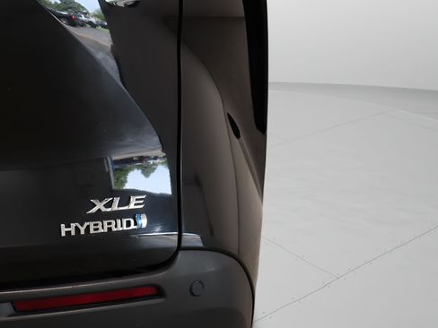Used 2021 Toyota Sienna XLE FWD image 39