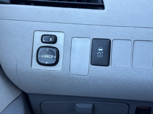 Used 2011 Toyota Sienna LE FWD image 32