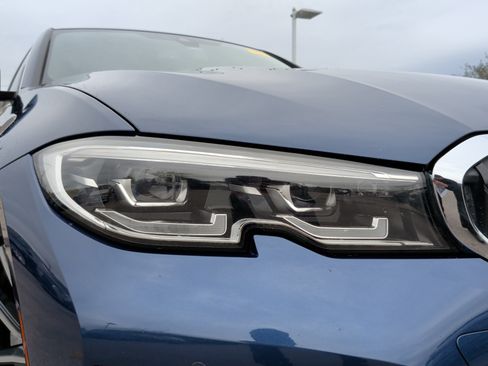 Used 2022 BMW 330i Sedan w/ Driving Assistance Package image 5