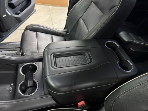 Used 2023 Chevrolet Suburban Premier image 10