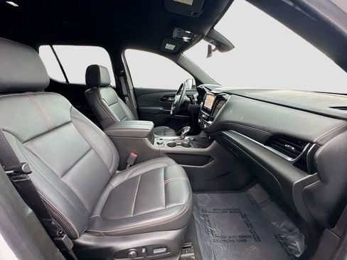 Used 2023 Chevrolet Traverse RS image 30
