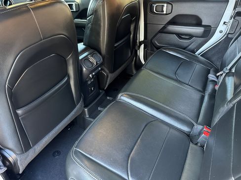 Used 2022 Jeep Wrangler Unlimited Sahara w/ Cold Weather Group image 11