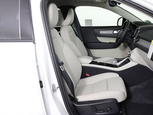 New 2026 Volvo XC40 B5 Plus w/ Protection Package Premier AWD/4WD image 10