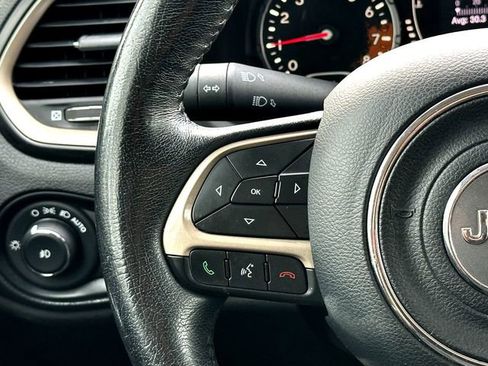 Used 2016 Jeep Renegade Latitude w/ Advanced Technology Group AWD/4WD image 22