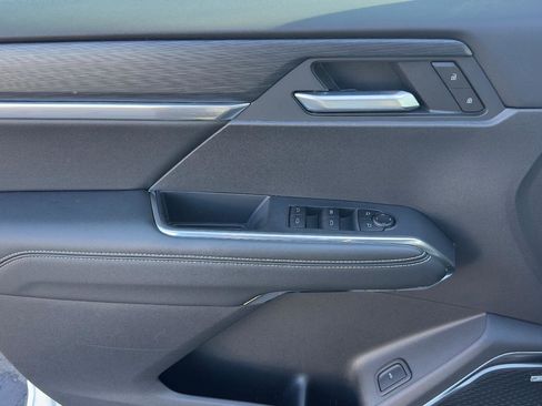 Used 2025 GMC Acadia Elevation w/ Elevation Premium Package image 13