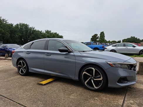 Used 2022 Honda Accord Sport image 3