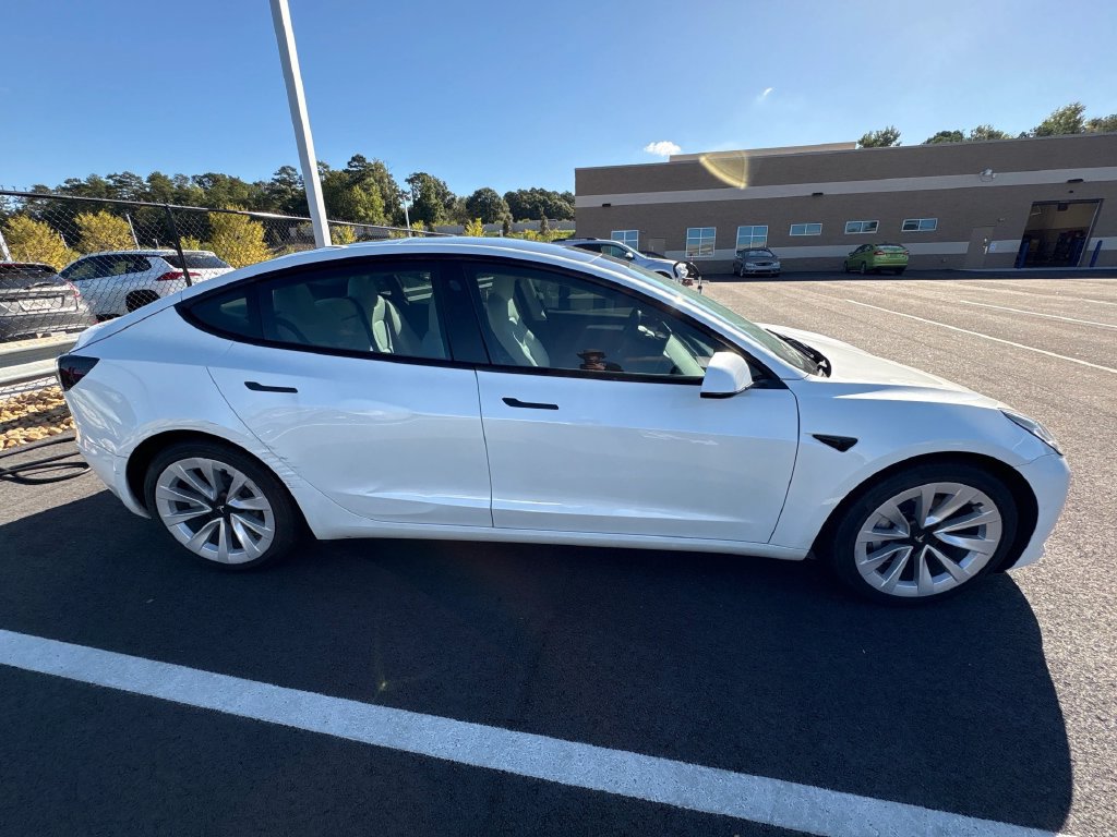 Used 2022 Tesla Model 3 RWD image 2