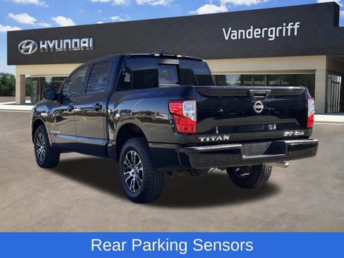 Used 2023 Nissan Titan SV image 7