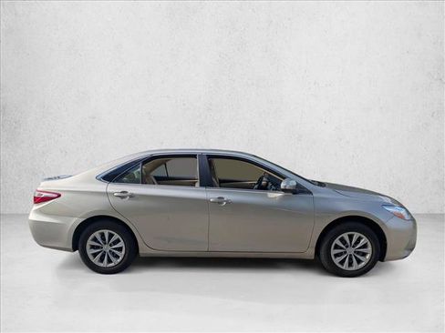 Used 2017 Toyota Camry LE FWD image 3