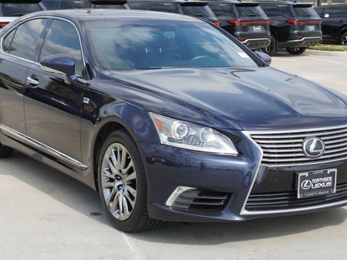 Used 2017 Lexus LS 460 image 3