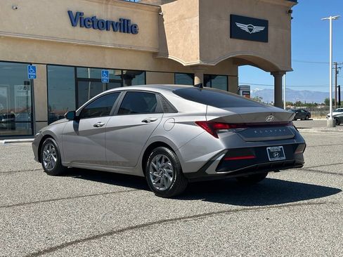 Used 2024 Hyundai Elantra SEL FWD image 5