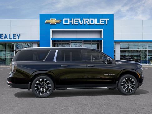 New 2025 Chevrolet Suburban High Country image 5