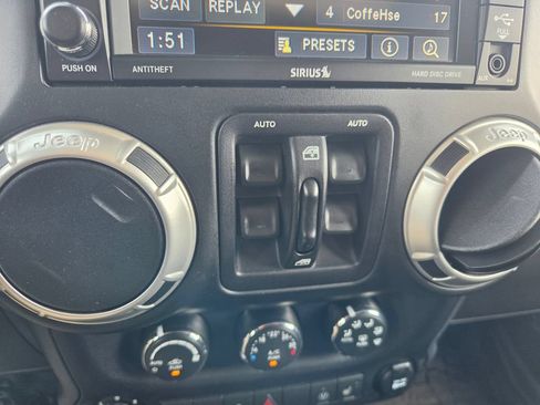 Used 2017 Jeep Wrangler Unlimited Rubicon w/ Cold Weather Group AWD/4WD image 10