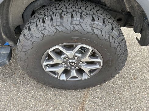 Used 2025 Ford Bronco Badlands image 10