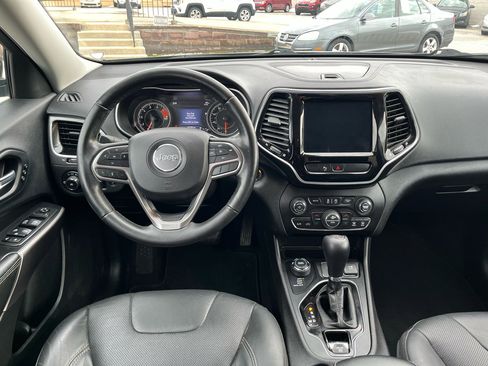 Used 2019 Jeep Cherokee Limited image 25