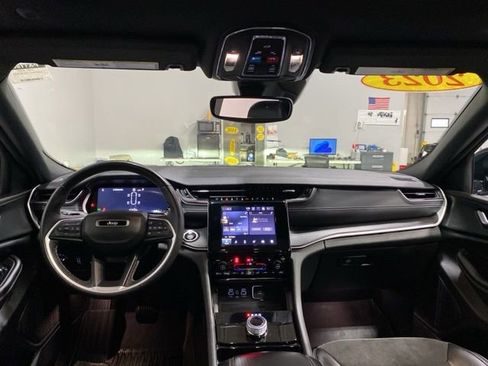 Used 2023 Jeep Grand Cherokee L Laredo image 20