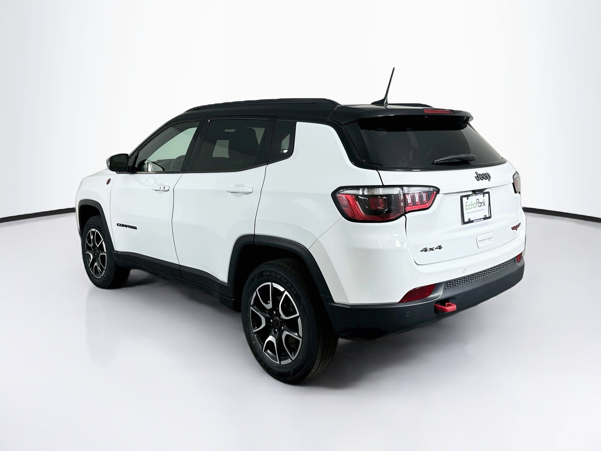 Used 2025 Jeep Compass Trailhawk AWD/4WD image 5