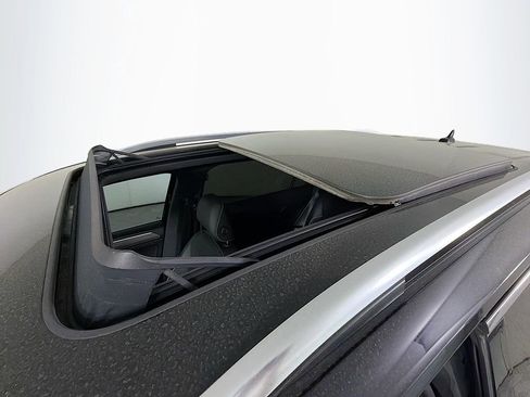 Used 2022 Volkswagen Tiguan SEL R-Line image 16