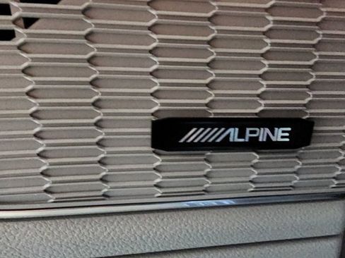 Used 2022 Jeep Grand Cherokee Overland w/ Luxury Tech Group IV image 11