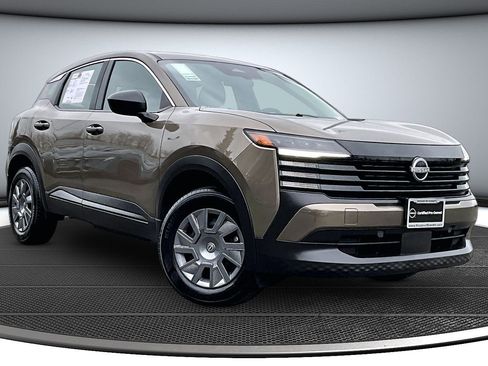 Used 2025 Nissan Kicks S image 1