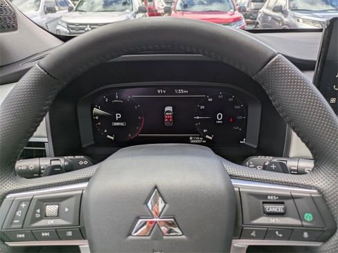 New 2025 Mitsubishi Outlander SE image 30