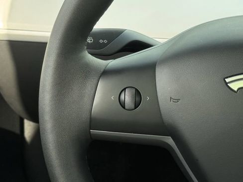 Used 2024 Tesla Model Y Long Range AWD/4WD image 12