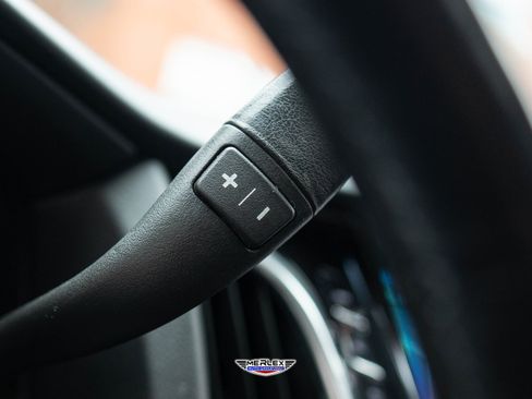 Used 2020 Cadillac Escalade Premium Luxury image 28