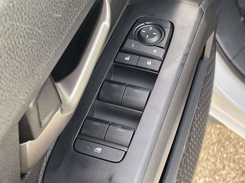 Used 2025 Toyota Tacoma TRD Off-Road image 16