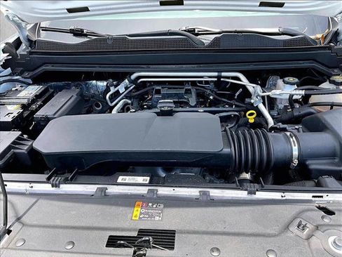 Used 2024 Chevrolet Colorado W/T w/ WT Convenience Package RWD image 11