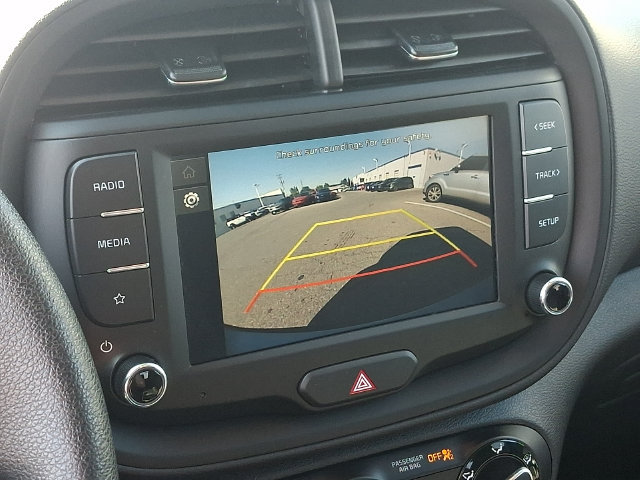 Used 2025 Kia Soul LX w/ LX Technology Package FWD image 17