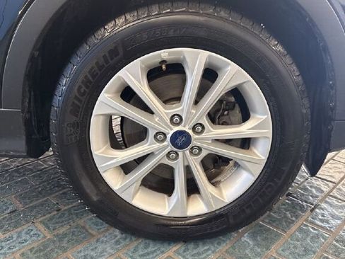 Used 2017 Ford Escape SE w/ SE Leather Comfort Package image 8