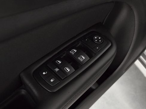 Used 2015 Chrysler 200 Limited w/ Convenience Group image 27