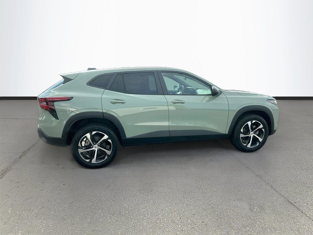 Used 2024 Chevrolet Trax RS FWD image 8