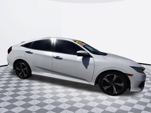 Used 2017 Honda Civic Touring image 3