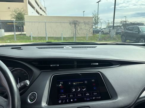 Used 2023 Cadillac XT4 Premium Luxury image 18