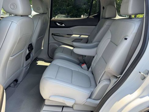 Used 2021 GMC Acadia SLT w/ Technology Package FWD image 18