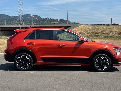 Used 2023 Kia Niro Wind FWD image 2