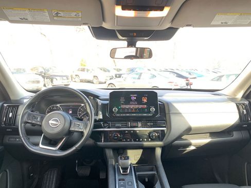 Used 2025 Nissan Pathfinder SV image 35