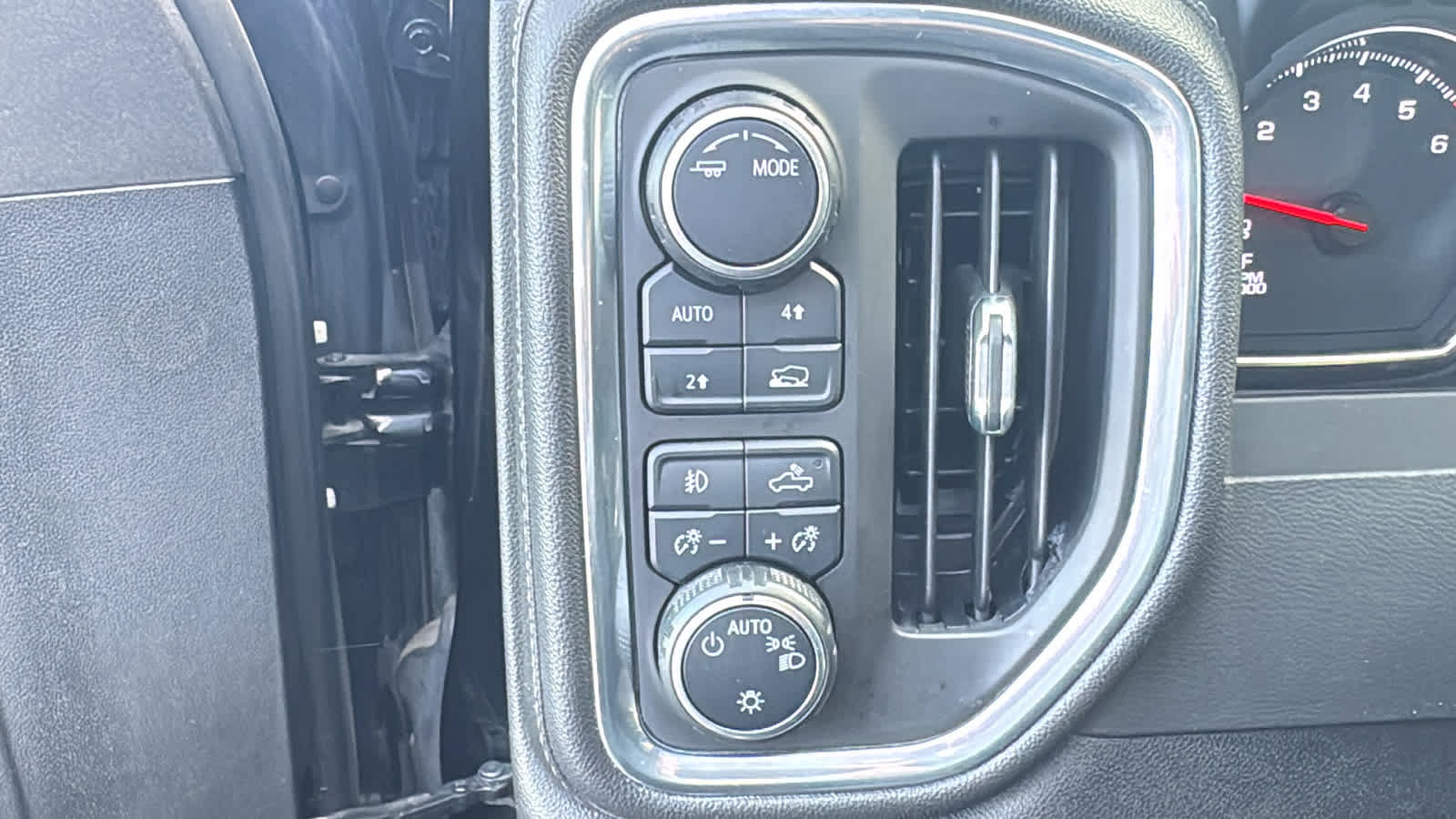 Certified 2021 Chevrolet Silverado 1500 RST w/ Max Trailering Package AWD/4WD image 9