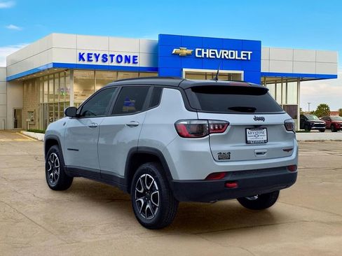 Used 2025 Jeep Compass Trailhawk AWD/4WD image 5