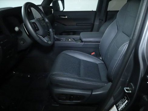 Used 2025 Lexus GX 550 w/ Accessory Package (2T) AWD/4WD image 24