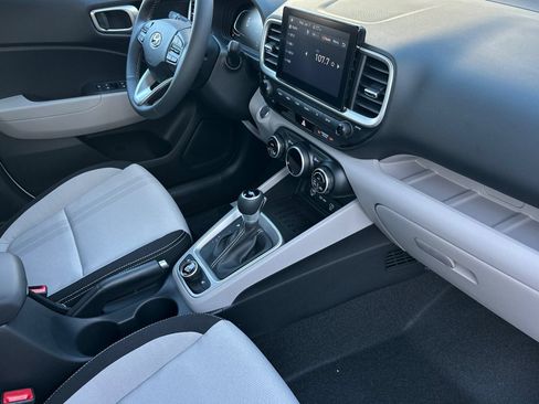 Used 2026 Hyundai Venue SEL FWD image 18